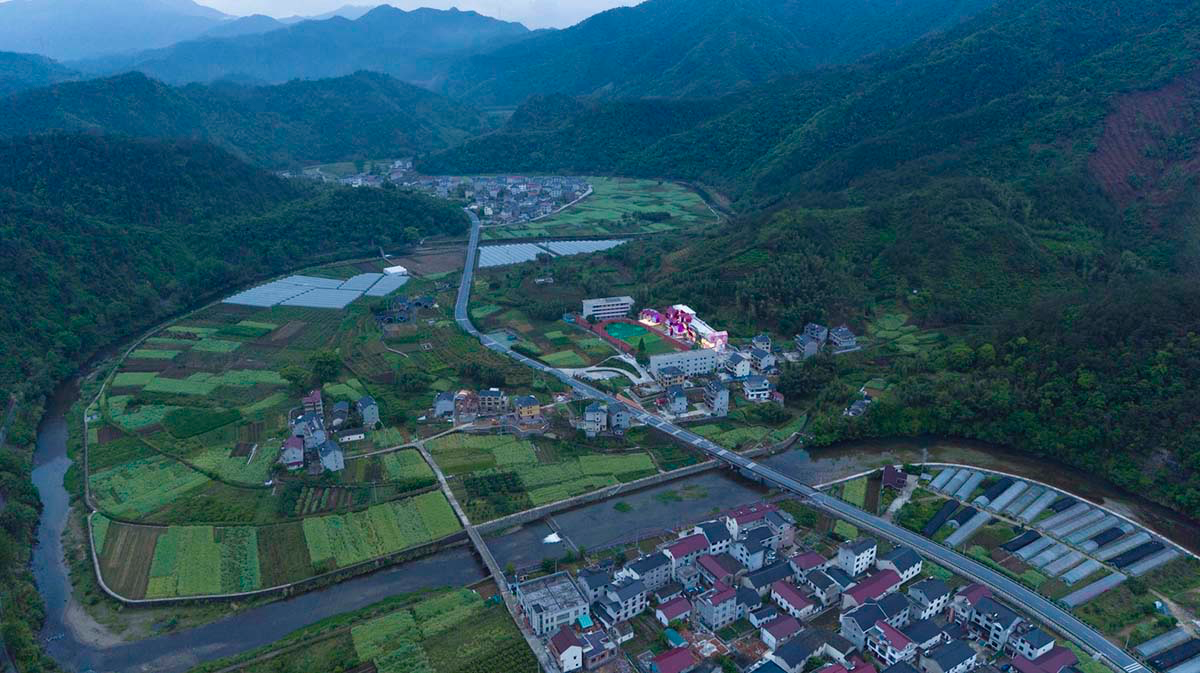 This colourful cottage-like primary school acts as a miniature mountain village in Hangzhou