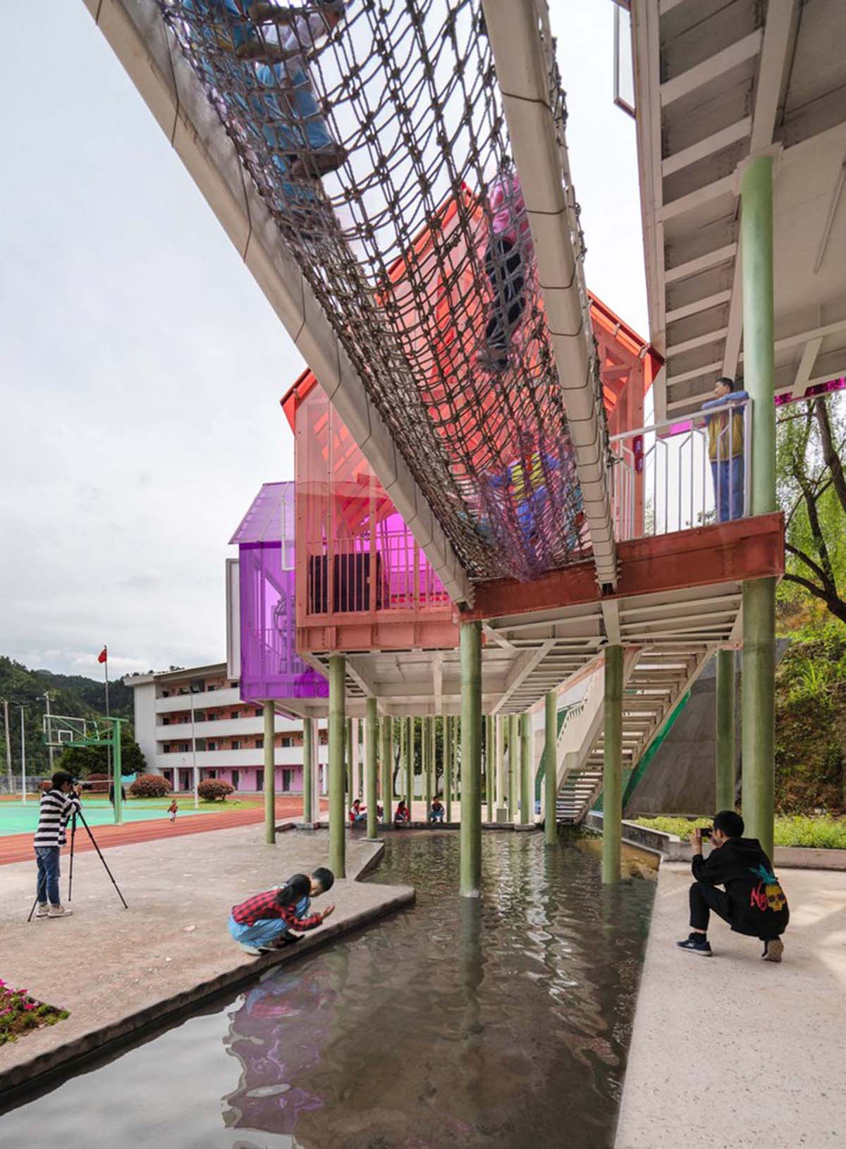 This colourful cottage-like primary school acts as a miniature mountain village in Hangzhou
