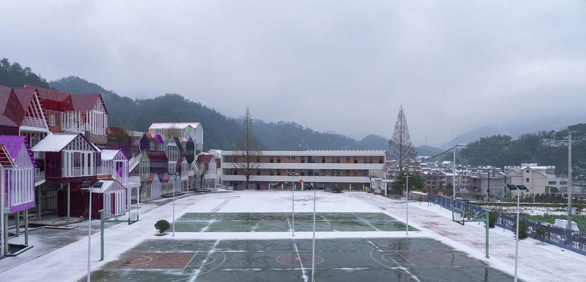 This colourful cottage-like primary school acts as a miniature mountain village in Hangzhou