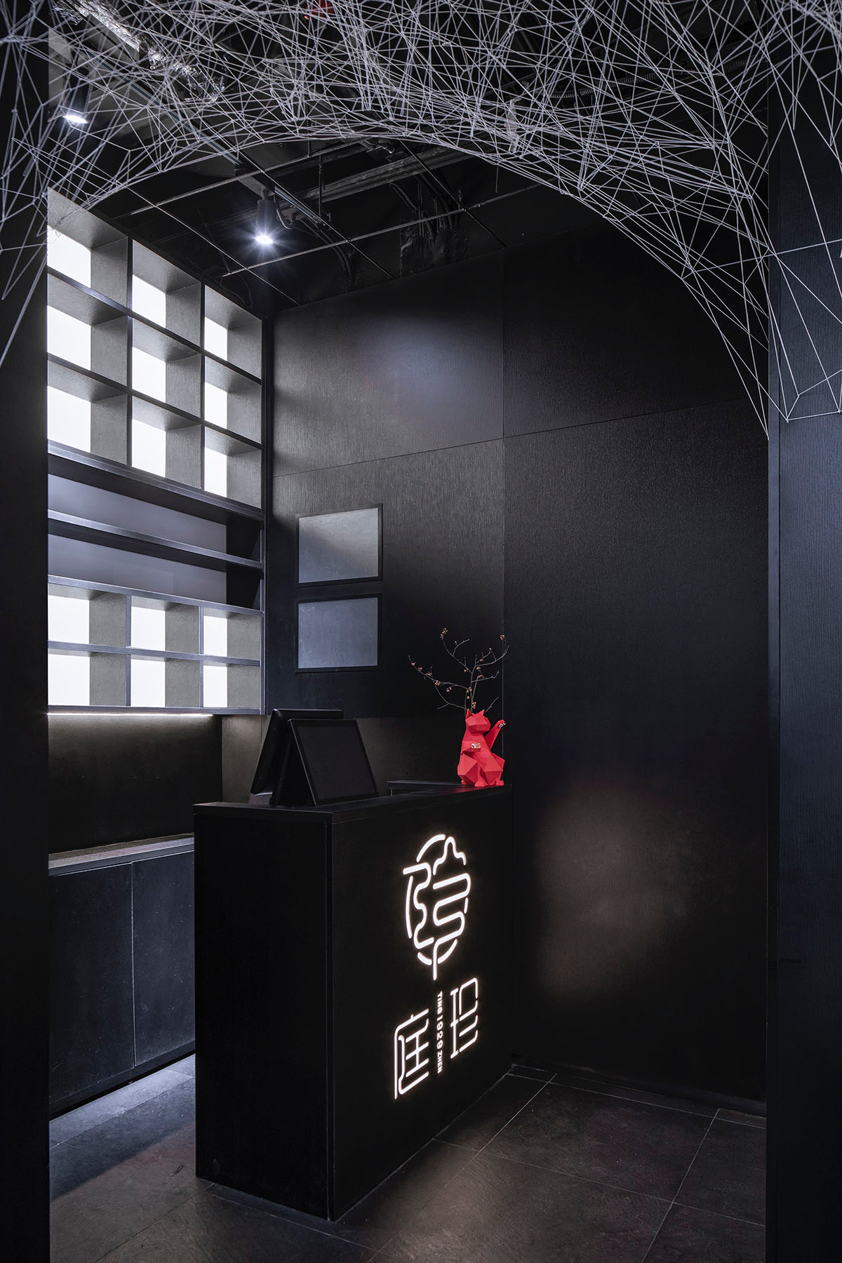 CATANIAN interprets human emotions in the interior of a restaurant as monochrome dream in Beijing
