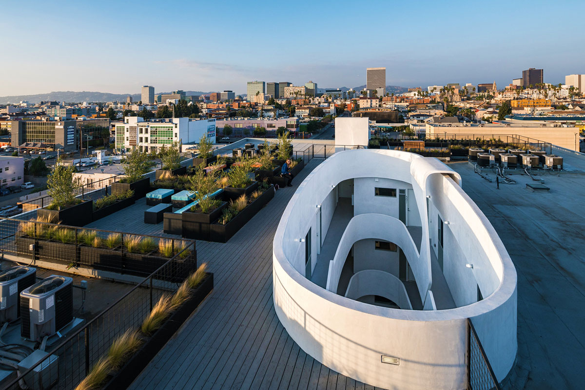 LOHA slightly pushes four sides of this apartment inward to adapt to its tight plot in Los Angeles