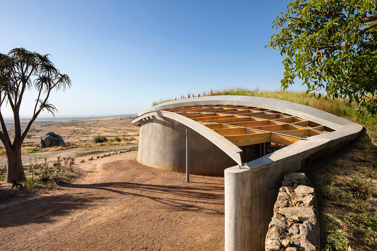 KLG Architects completes heritage center with undulating roof that acts as a small shelter