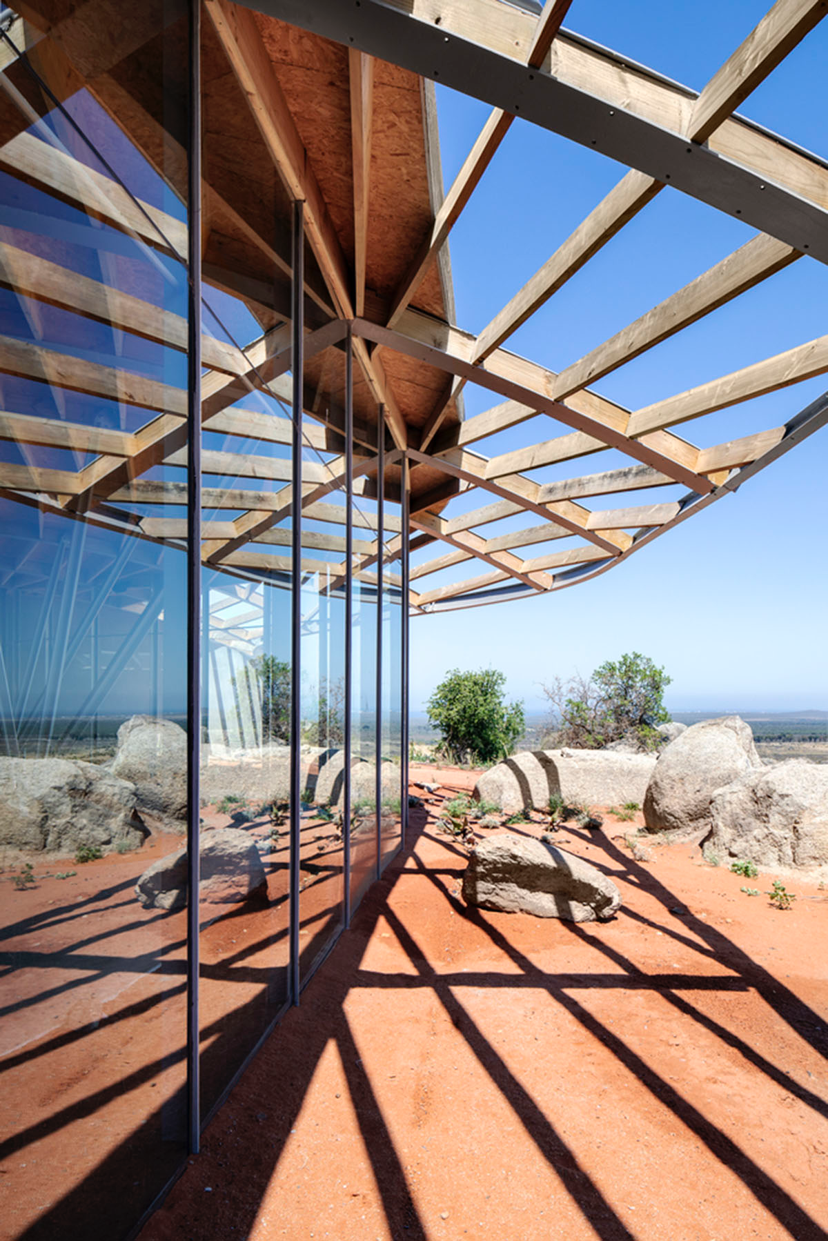 KLG Architects completes heritage center with undulating roof that acts as a small shelter