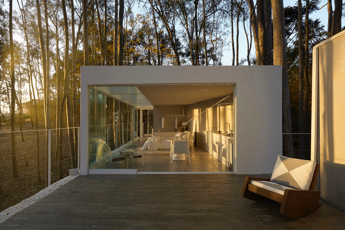 Piacesi Arquitetos Associados suspends refuge cabin with light and curved structures within a forest