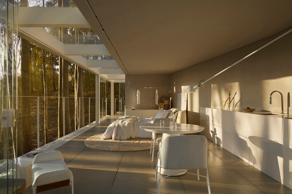 Piacesi Arquitetos Associados suspends refuge cabin with light and curved structures within a forest