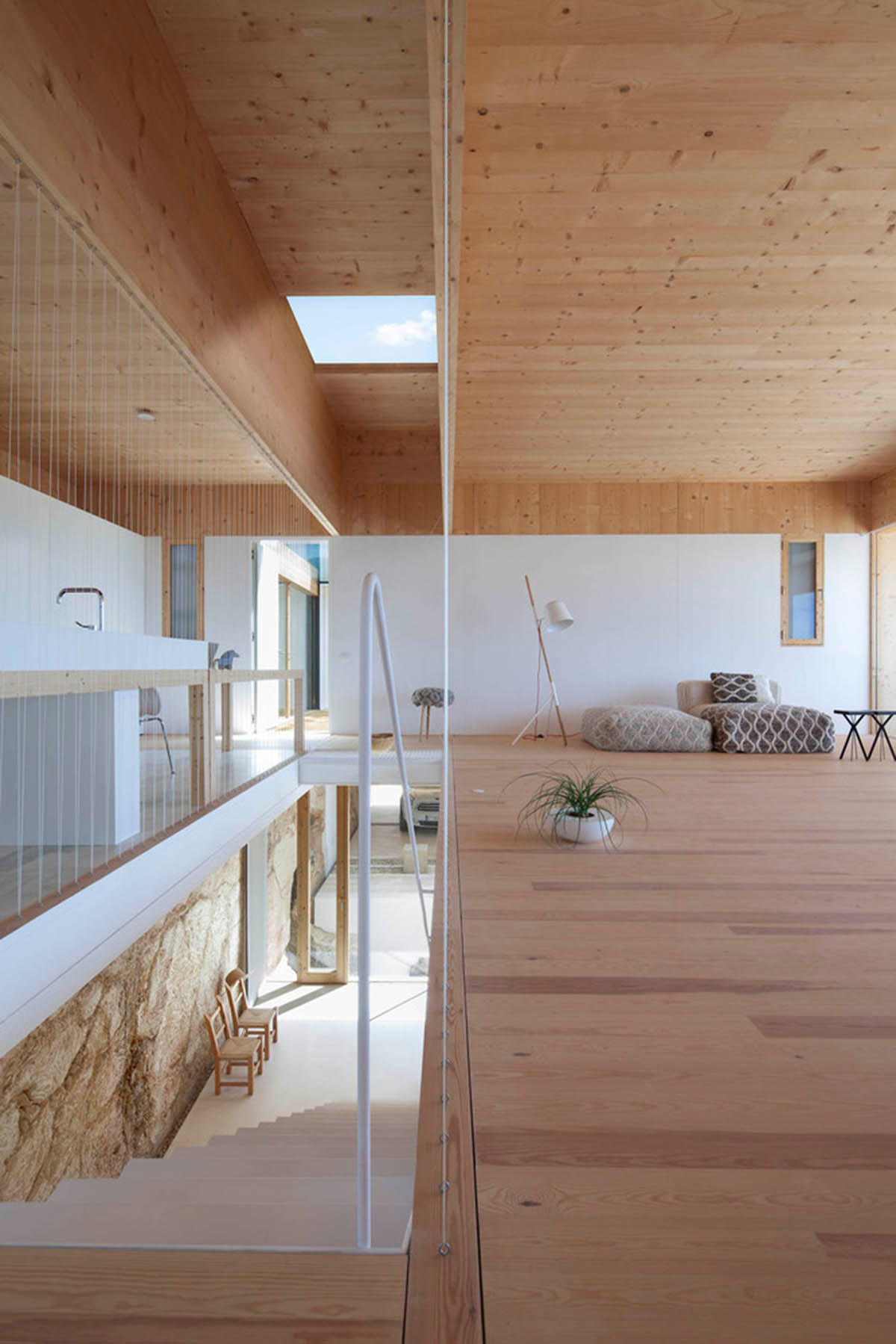 Mari&agrave; Castell&oacute; Architecture combines family program in three monolithic volumes on Formentera island