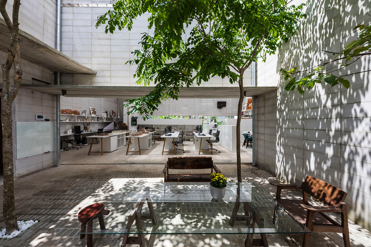 An office in Vietnam protects its own micro-climate with continuous spaces and internal courtyards