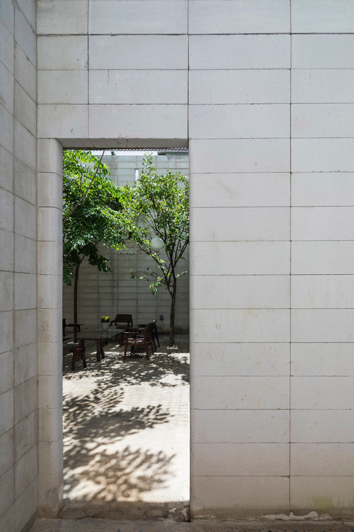 An office in Vietnam protects its own micro-climate with continuous spaces and internal courtyards