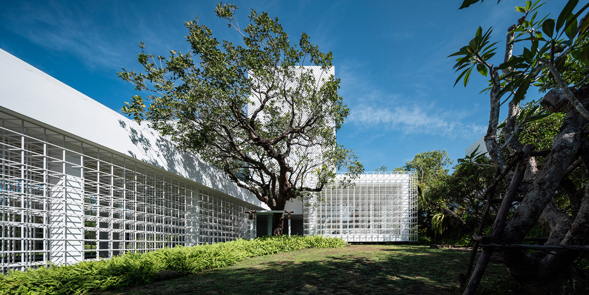 AAd built self-sustainable residence with perforated facade and steel rods in Thailand
