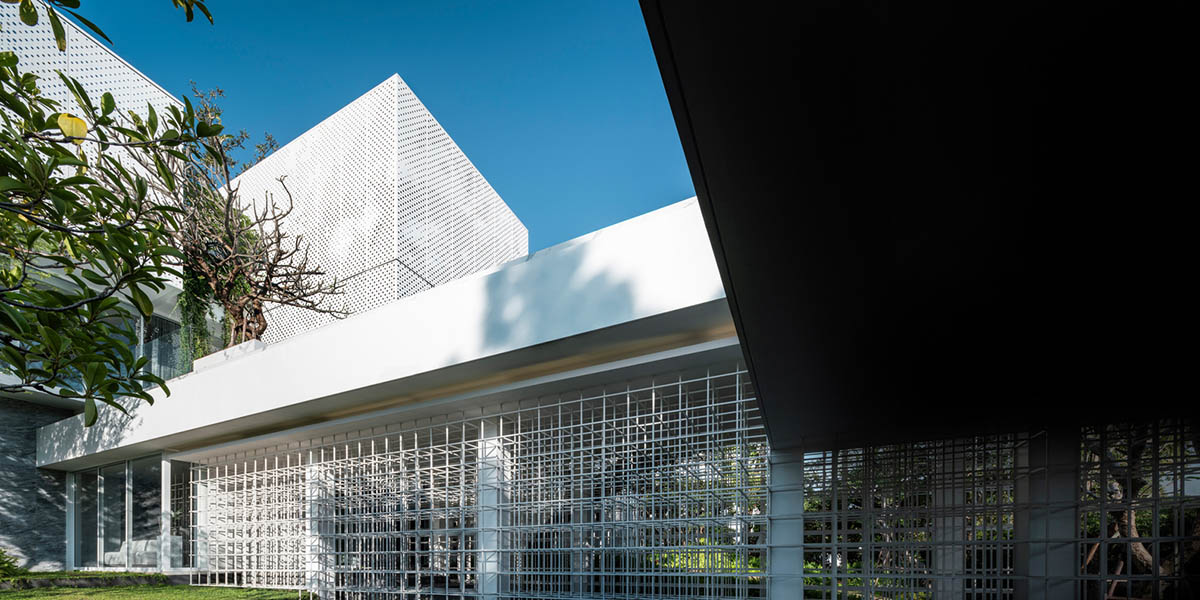 AAd built self-sustainable residence with perforated facade and steel rods in Thailand