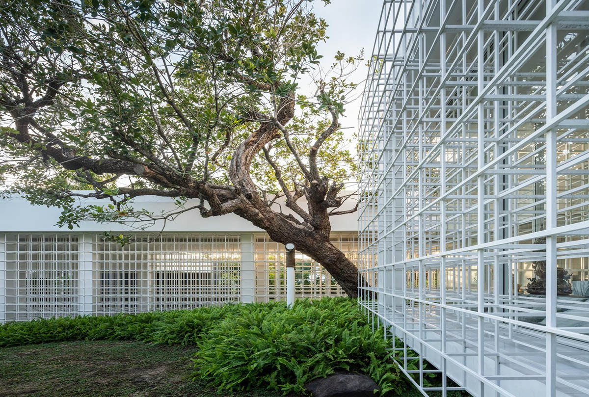 AAd built self-sustainable residence with perforated facade and steel rods in Thailand