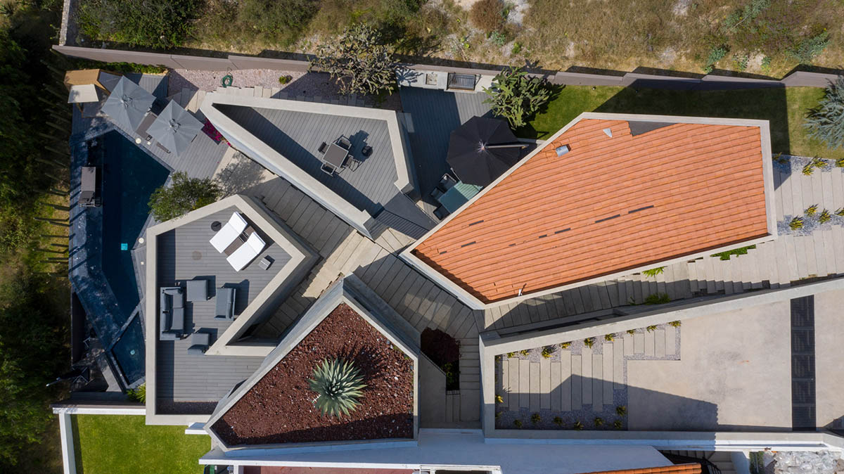 Rojkind Arquitectos completes weekend retreat with five prismatic volumes in Hidalgo, Mexico