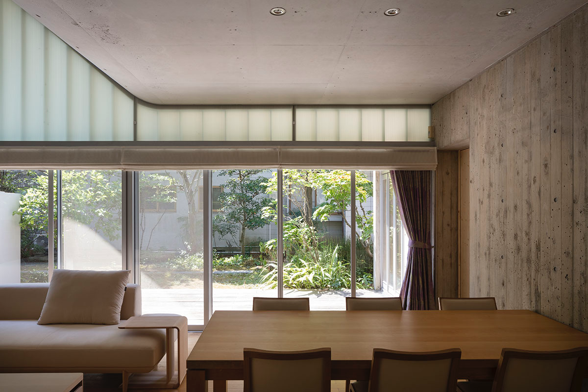 Ryumei Fujiki and Yukiko Sato of F.A.D.S renovate old house with folded formwork in Japan