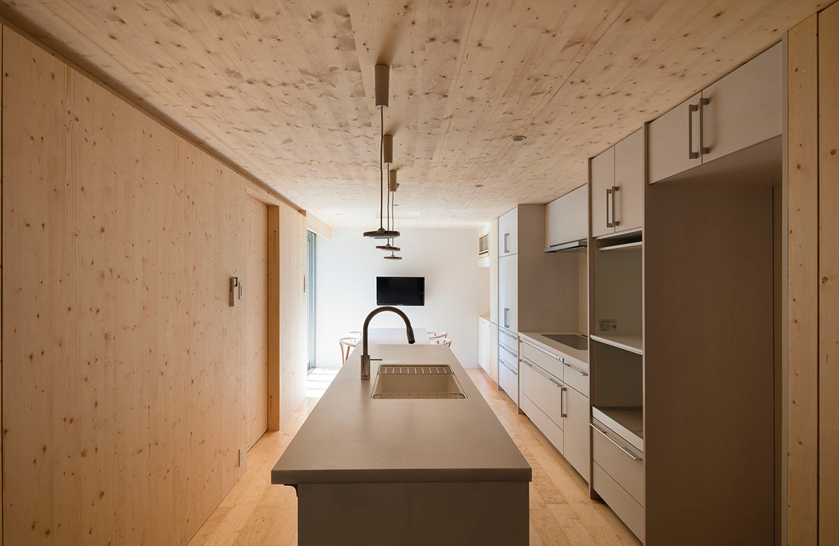 Ryumei Fujiki and Yukiko Sato of F.A.D.S renovate old house with folded formwork in Japan