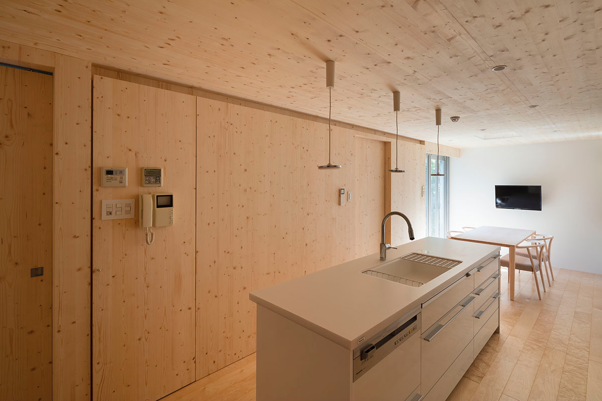 Ryumei Fujiki and Yukiko Sato of F.A.D.S renovate old house with folded formwork in Japan