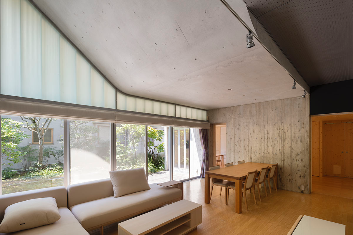 Ryumei Fujiki and Yukiko Sato of F.A.D.S renovate old house with folded formwork in Japan