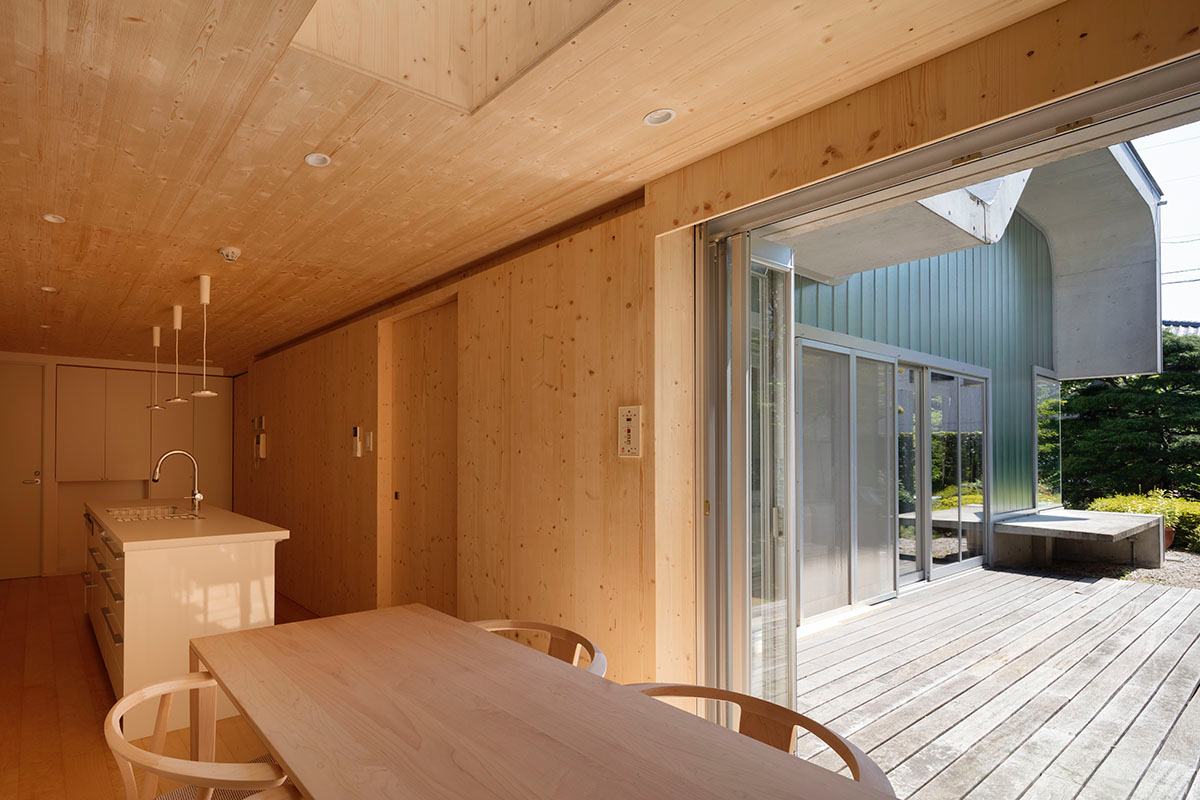 Ryumei Fujiki and Yukiko Sato of F.A.D.S renovate old house with folded formwork in Japan
