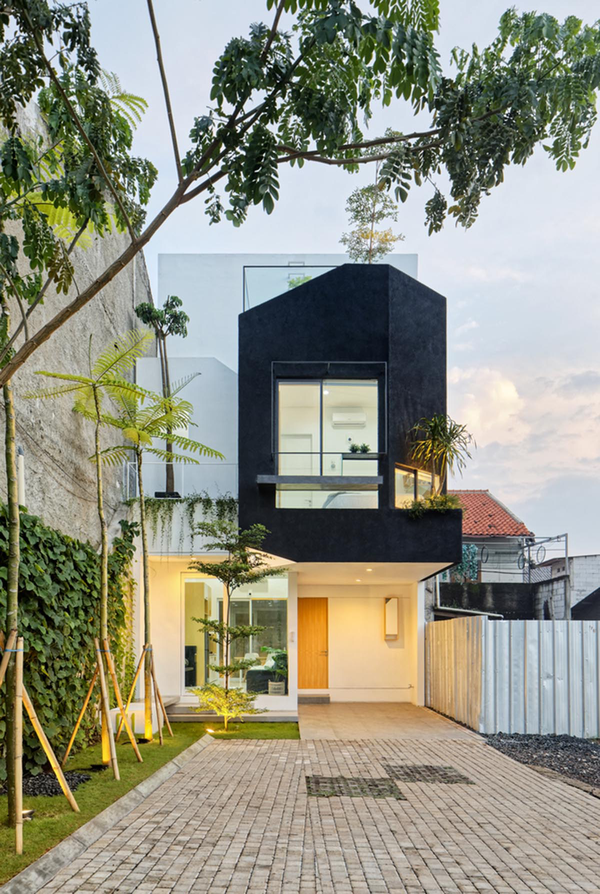 Delution designs a bold addition in a narrow plot in Indonesia