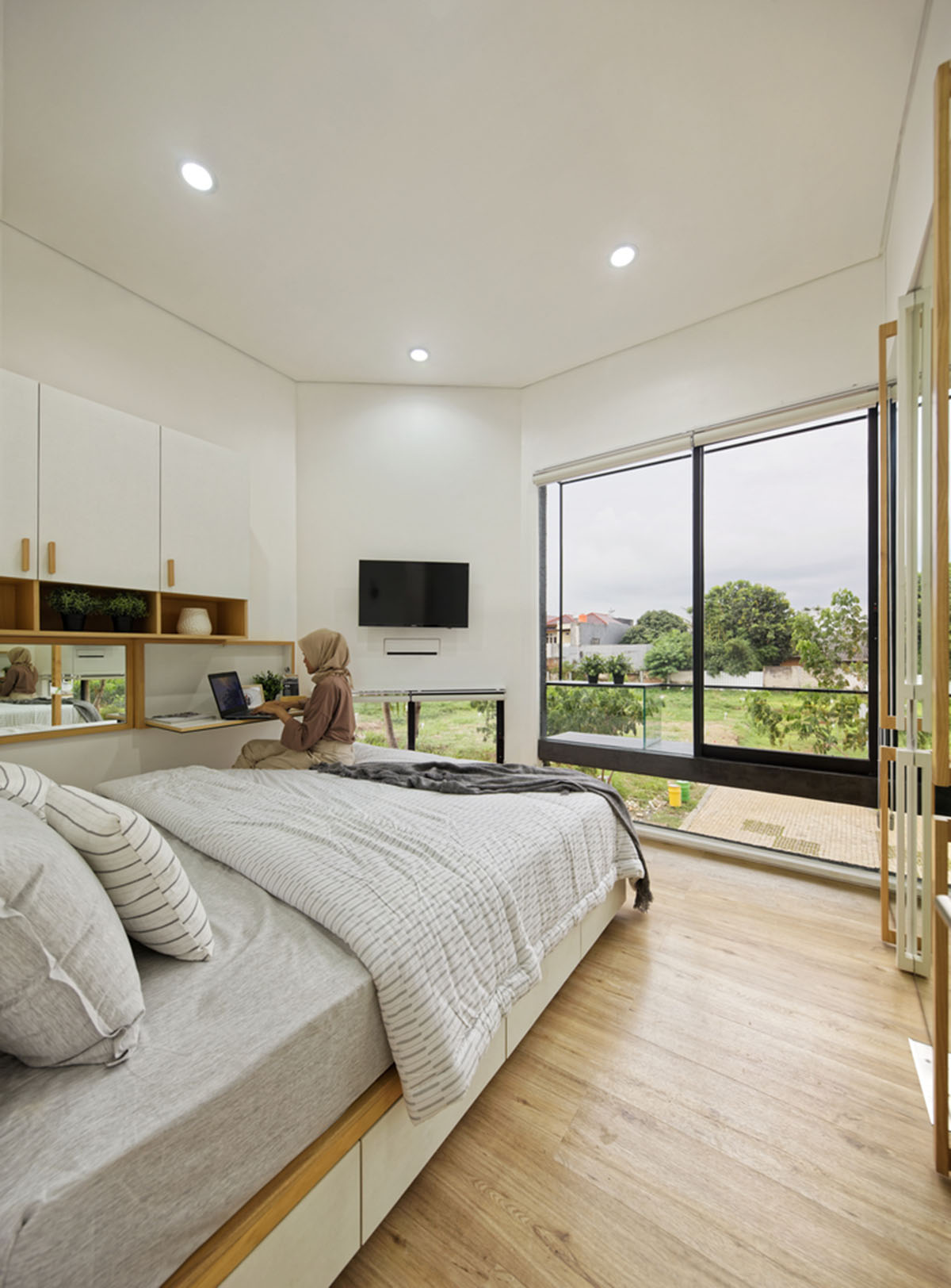 Delution designs a bold addition in a narrow plot in Indonesia