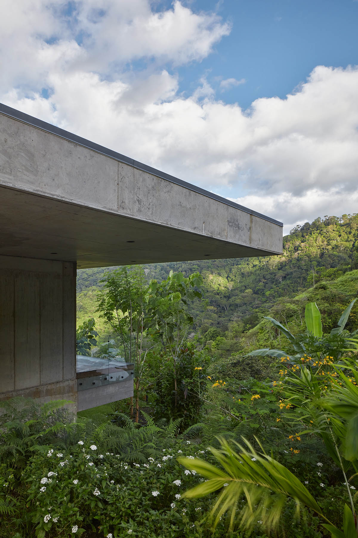 Refuel Works and Formafatal complete Art Villa addressing to colorfulness of Costa Rican jungle