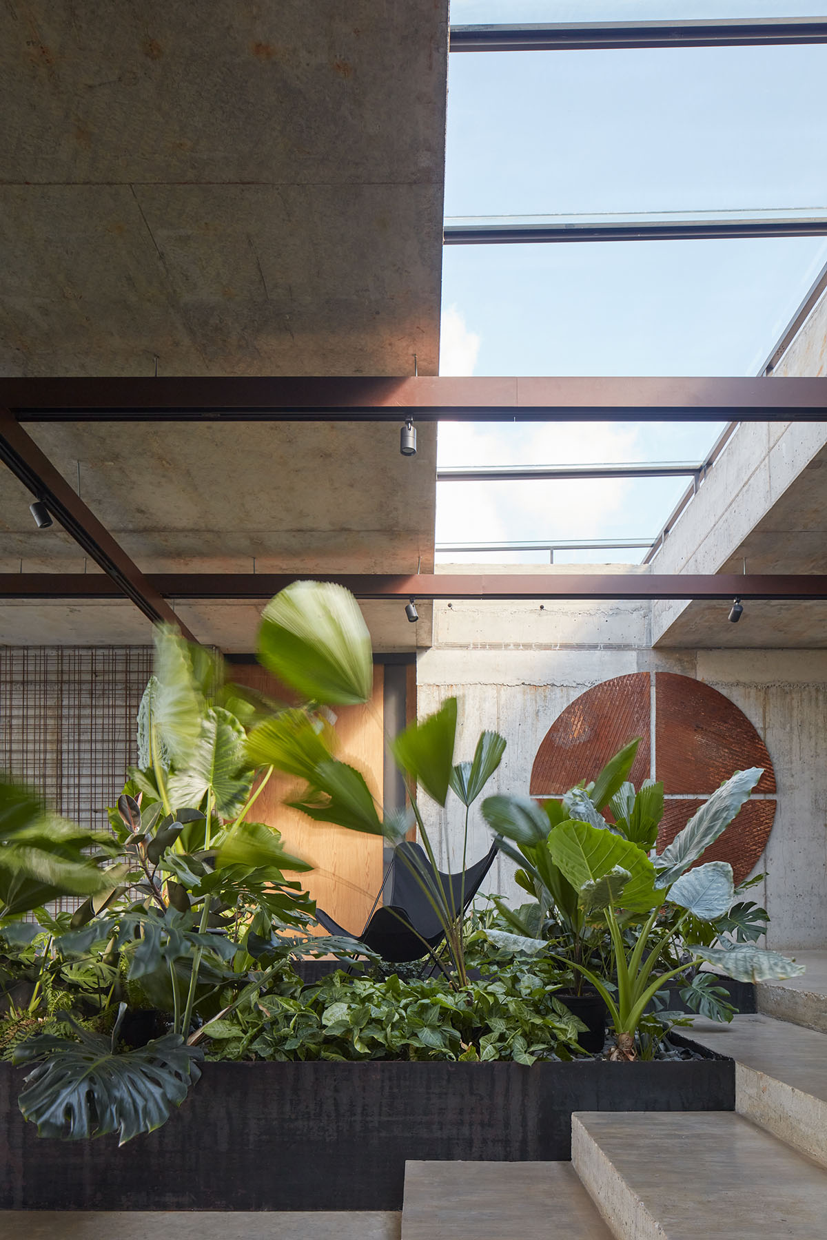 Refuel Works and Formafatal complete Art Villa addressing to colorfulness of Costa Rican jungle