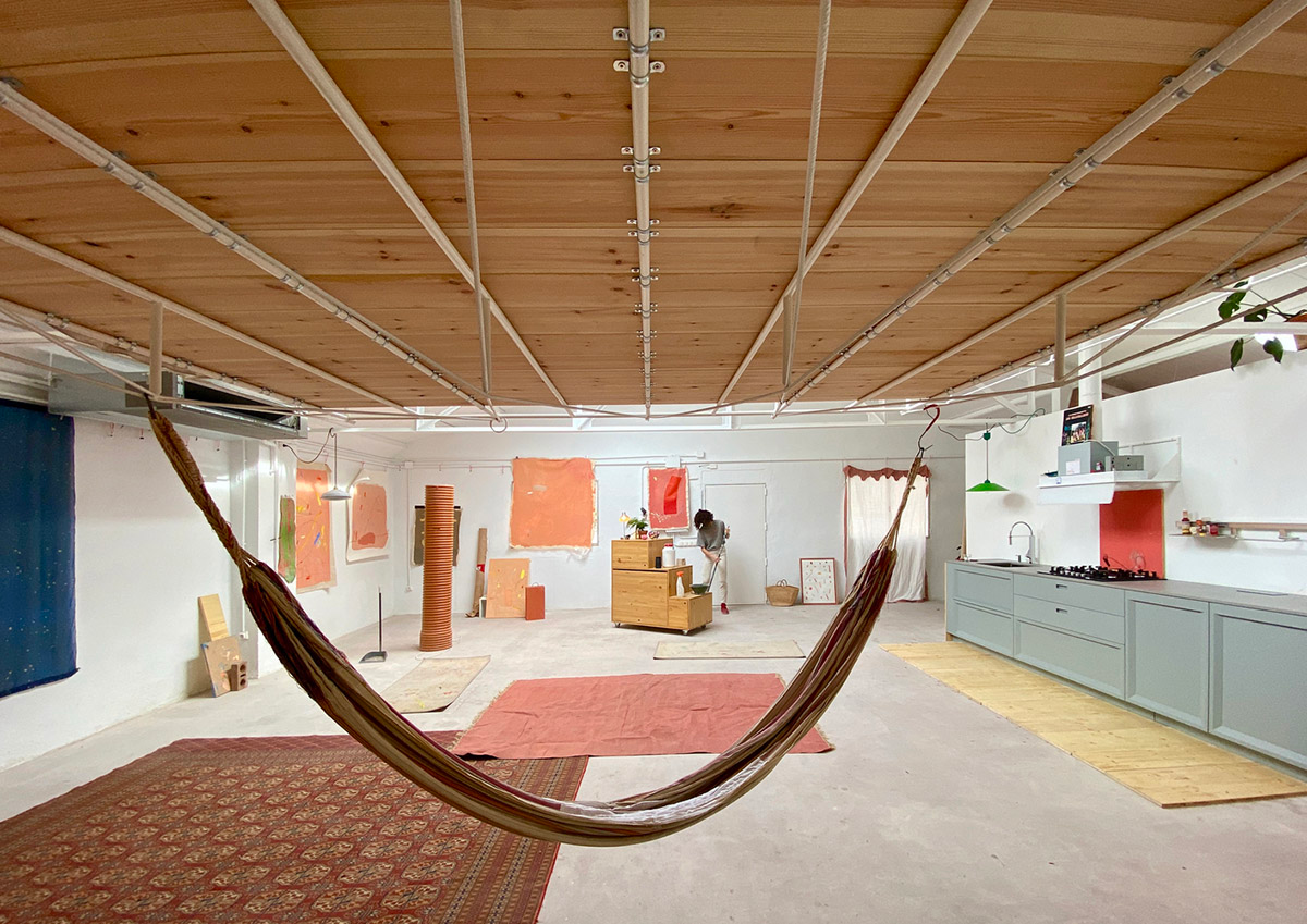 Pía Mendaro converts warehouse into an artist's studio-house that is fully reconfigurable in Madrid