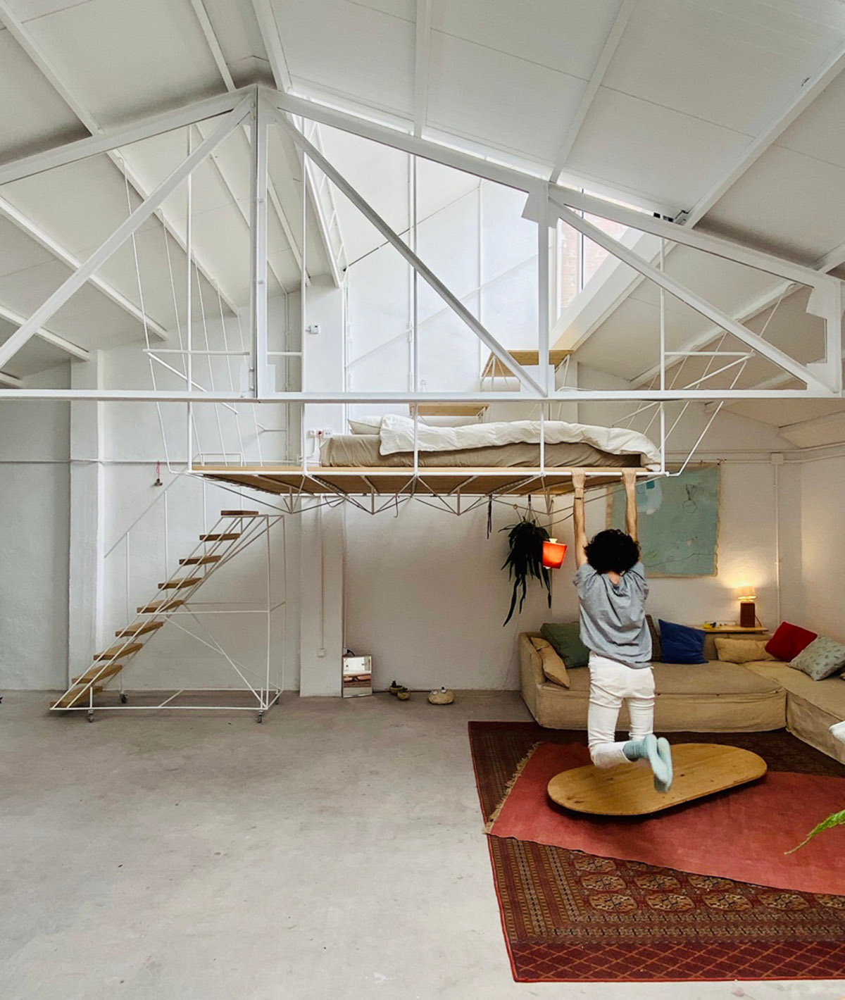 Pía Mendaro converts warehouse into an artist's studio-house that is fully reconfigurable in Madrid