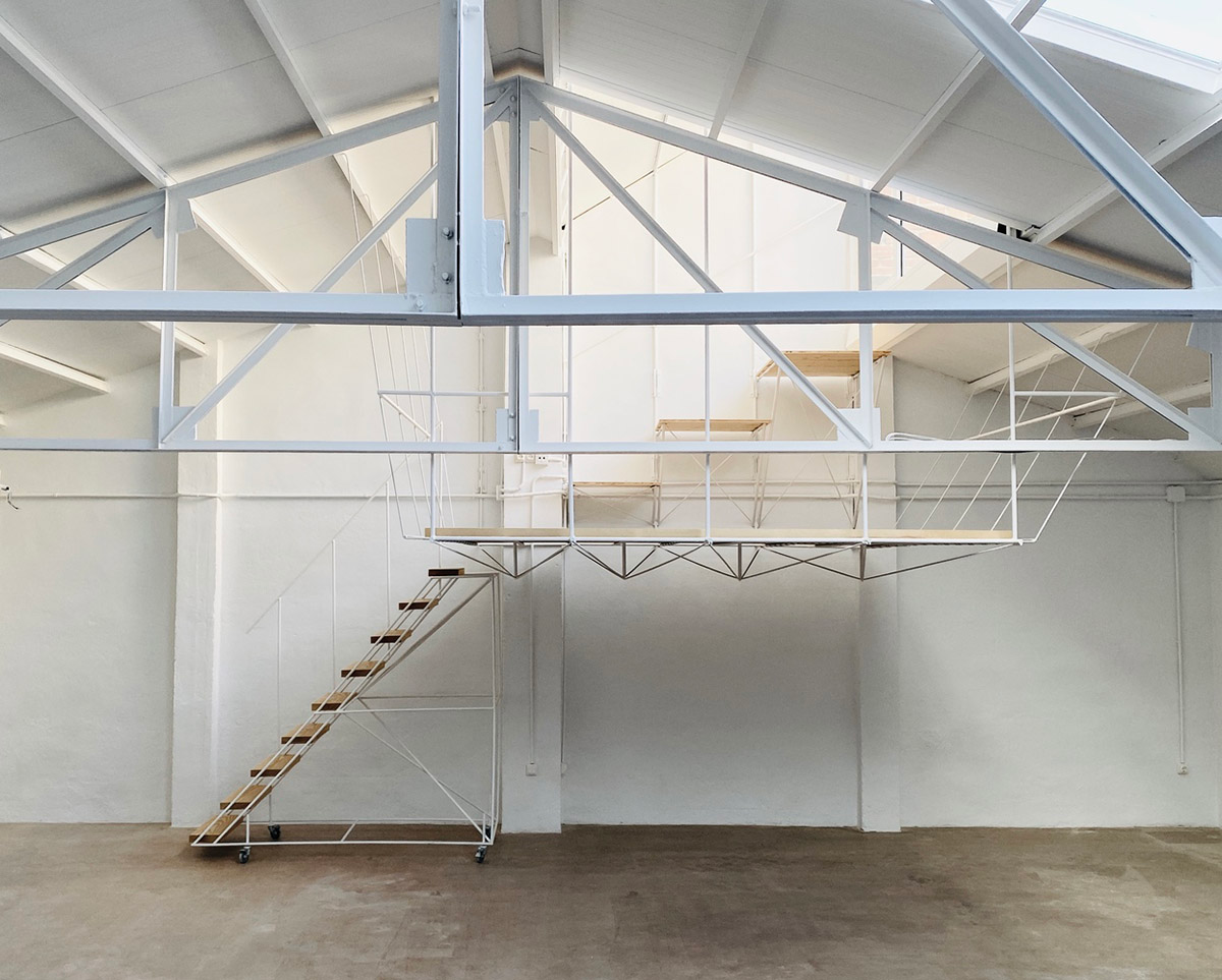 Pía Mendaro converts warehouse into an artist's studio-house that is fully reconfigurable in Madrid