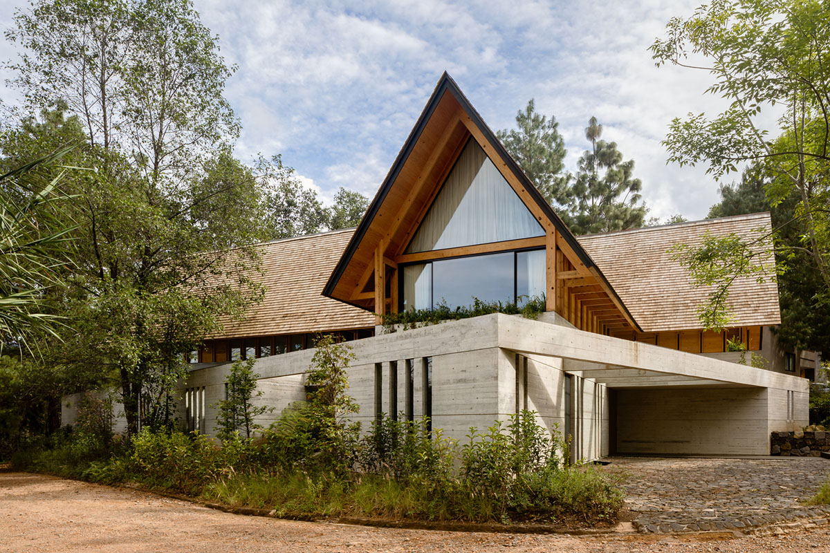 Estudio MMX designs club house creating diagonal landscaped spaces in Mexico