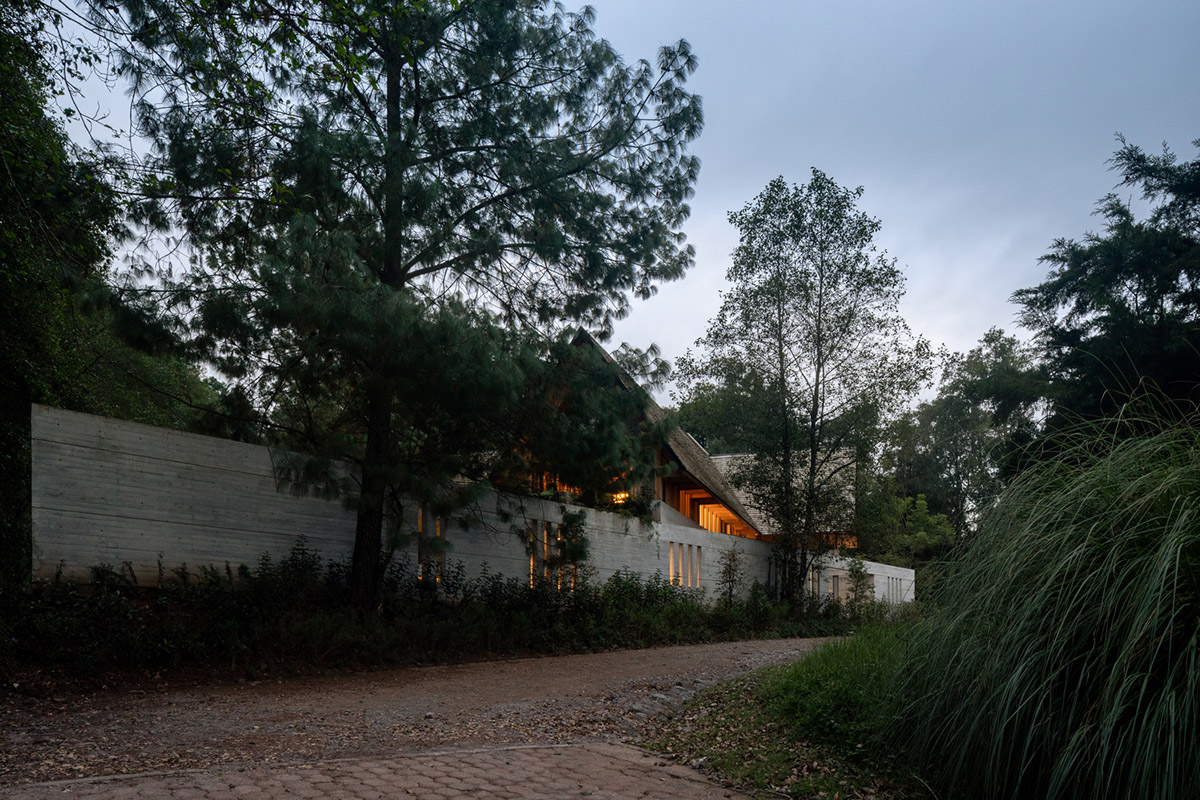 Estudio MMX designs club house creating diagonal landscaped spaces in Mexico