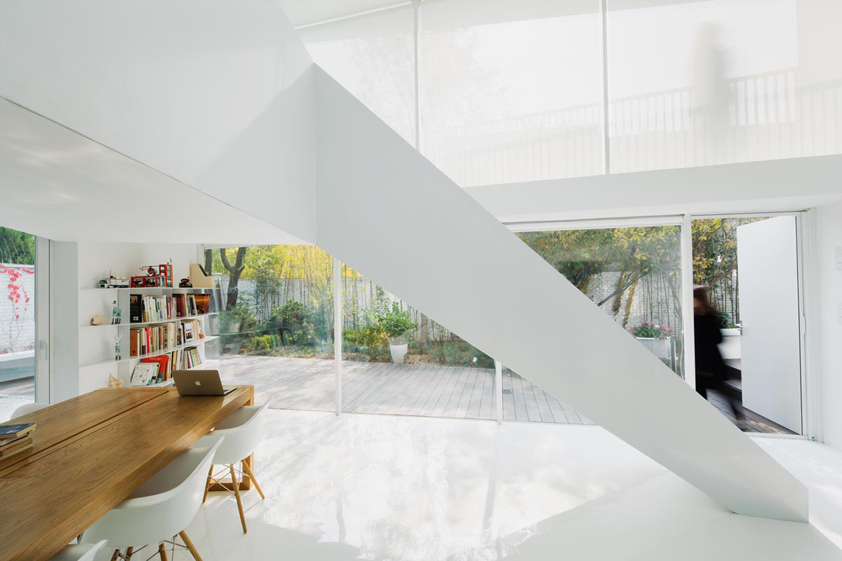 reMIX Studio combines new program of all-white extension with continuous circulation in Beijing