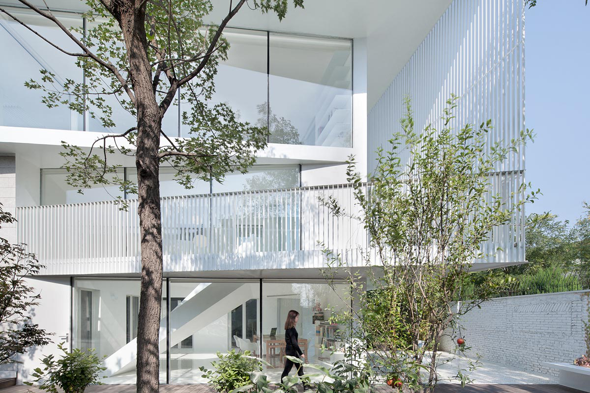 reMIX Studio combines new program of all-white extension with continuous circulation in Beijing