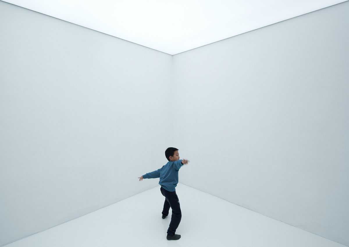 reMIX Studio combines new program of all-white extension with continuous circulation in Beijing