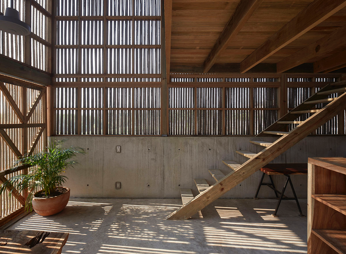 Four concrete and wooden volumes form Casa Naila paying tribute to Oaxaca’s rural architecture