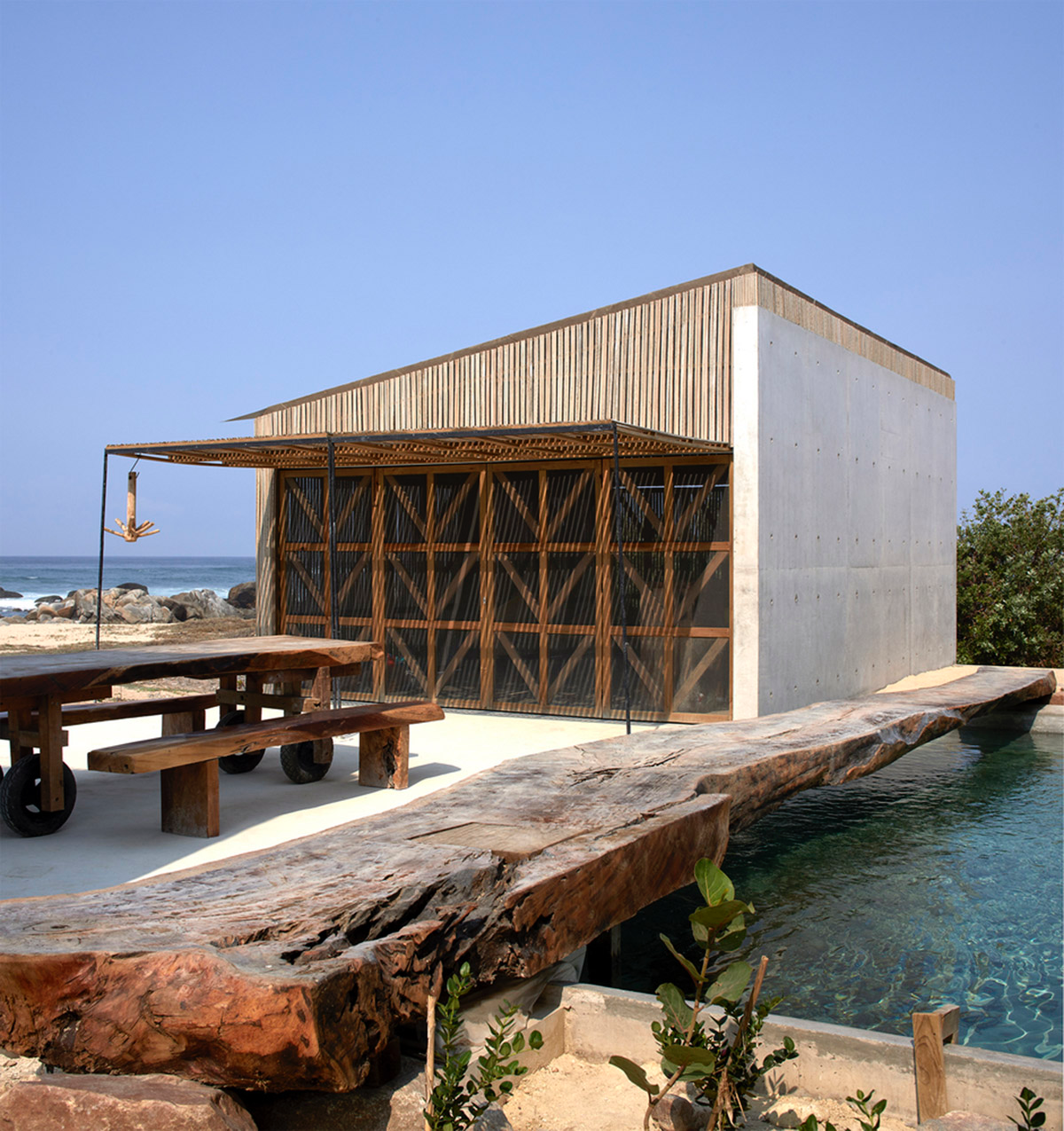 Four concrete and wooden volumes form Casa Naila paying tribute to Oaxaca’s rural architecture