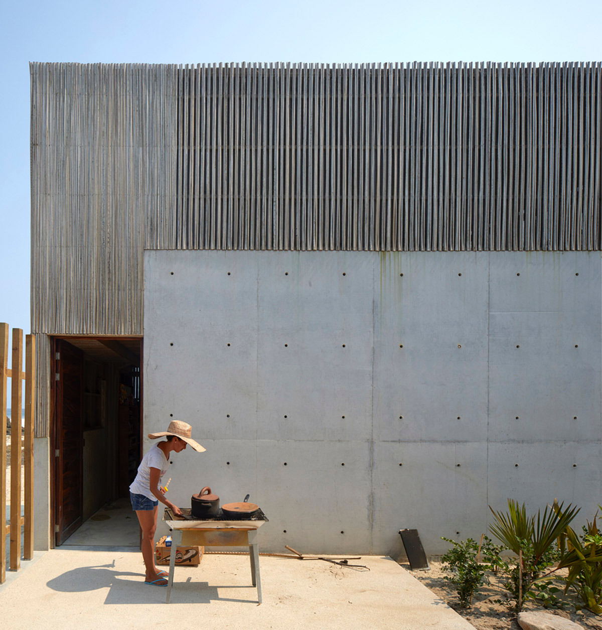 Four concrete and wooden volumes form Casa Naila paying tribute to Oaxaca’s rural architecture
