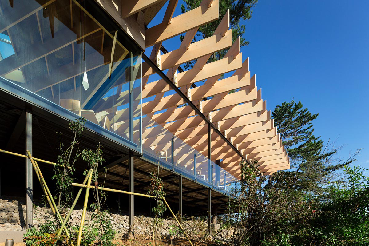 Kengo Kuma built restaurant that features striking roof with interlocking cypress-wood planks