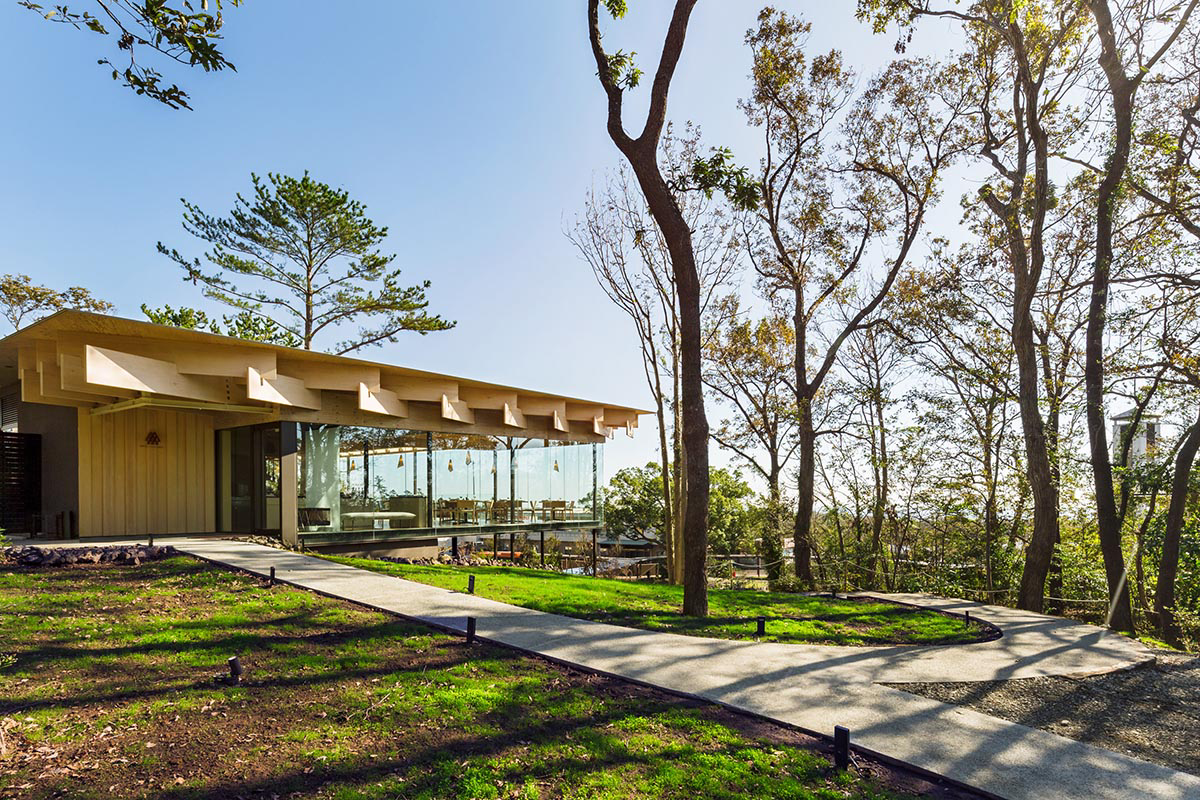Kengo Kuma built restaurant that features striking roof with interlocking cypress-wood planks