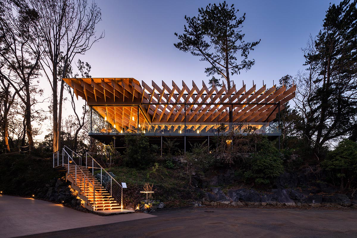 Kengo Kuma built restaurant that features striking roof with Kengo Kuma built restaurant that features striking roof with