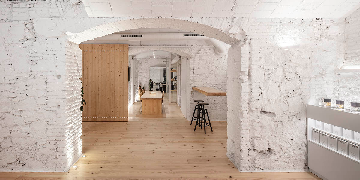 Jofre Roca Arquitectes combines Mediterranean tradition and contemporaneity for a parfum boutique