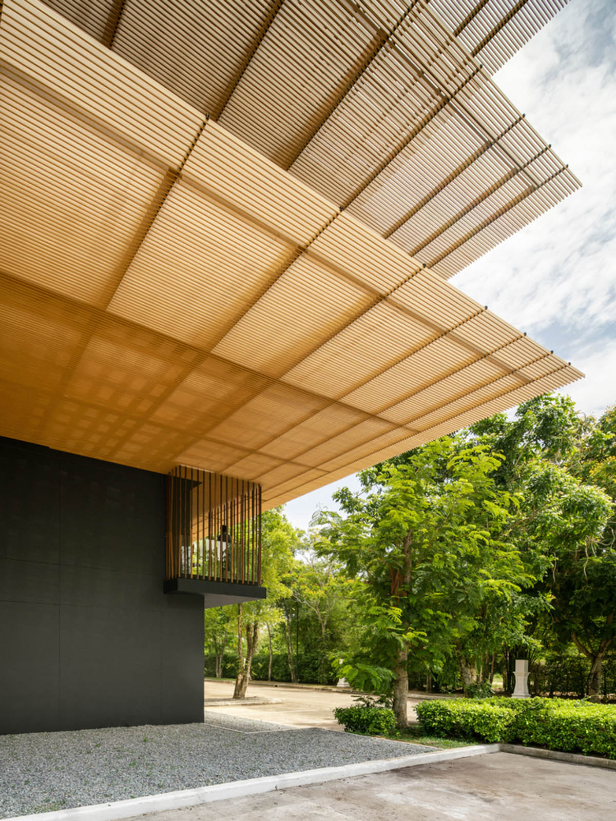 ACA Architects combines vertical timber screens with cantilevered aluminum screens for Thai resort