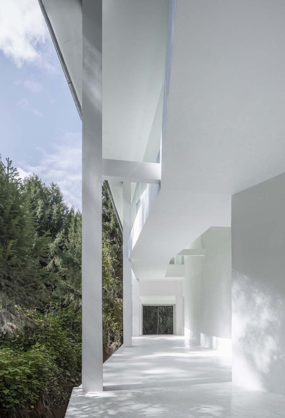 STUDIO QI reinterprets sequence of living conditions with tilted hotel on a hilly plot in China