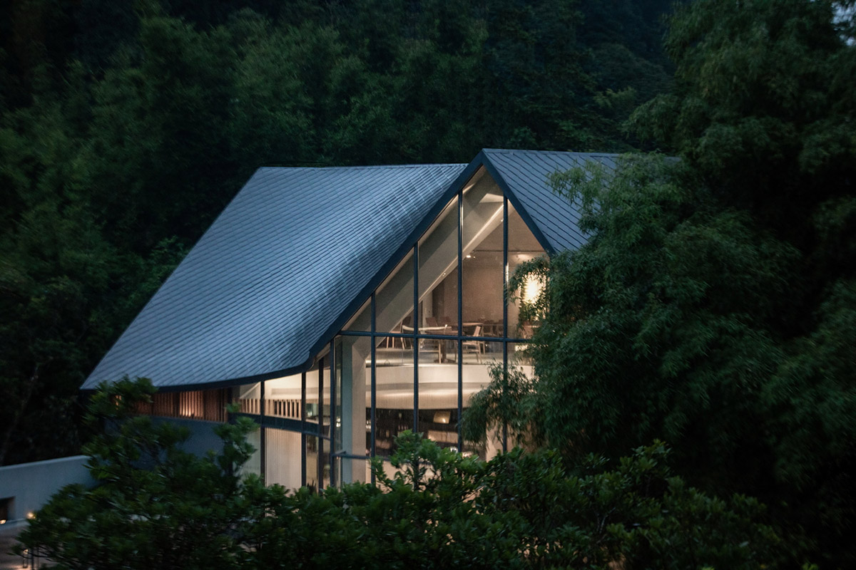 Wildurban Architects completes restaurant with cave-like roof in a forest in Huizhou, China