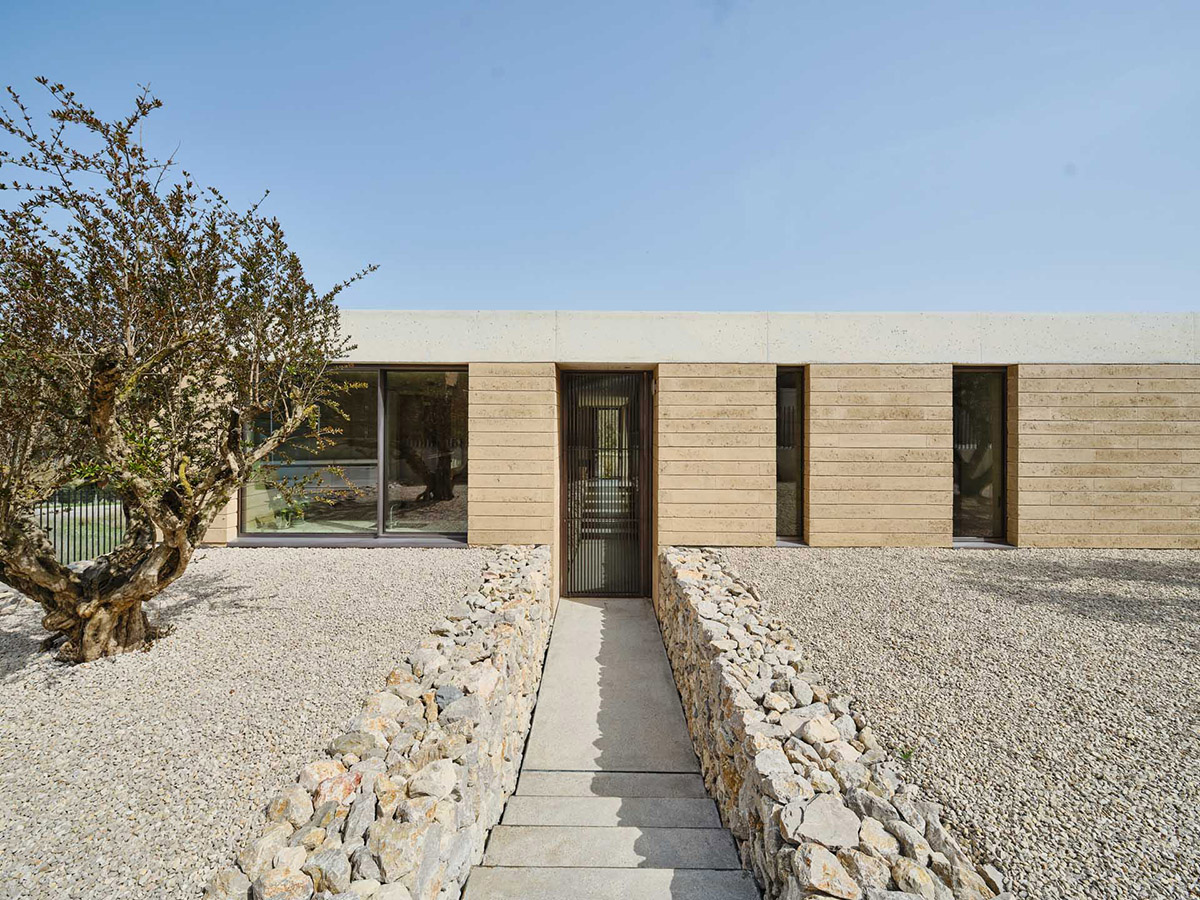 Atheleia Arquitectura completes Casa Artiga with rammed earth walls in Barcelona 