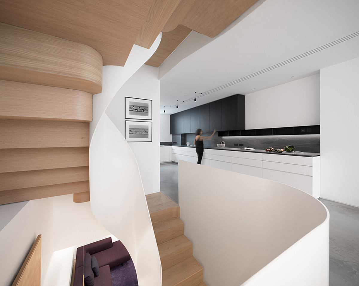 FLOW Architecture carves out old Victorian house in London and brings light with fluid interventions