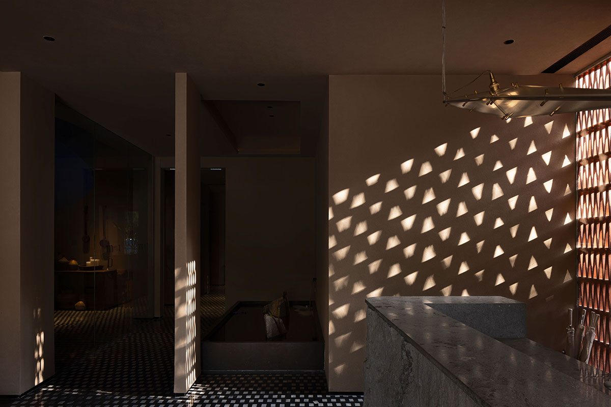 Fusion Design reveals seaside resort featuring red-colored and arched façade in Shenzhen