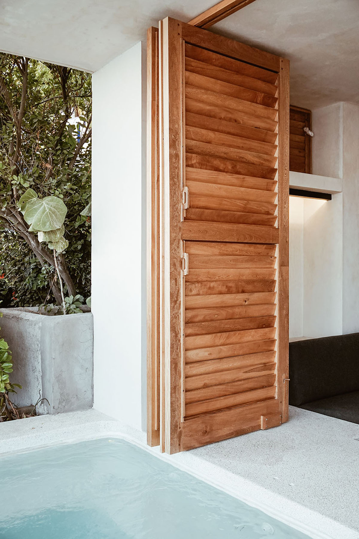 Francisco Pardo Arquitecto's housing features circular  pool overlooking the coastal landscape