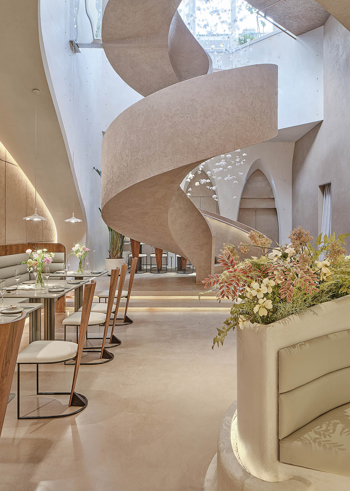 Liang Architecture Studio reflects natural forms and beauty of flowers in Tomacado restaurant