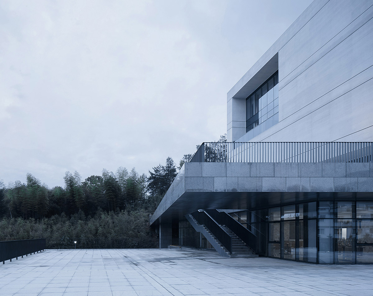 UAD completes office building with shifted platforms in Zhejiang
