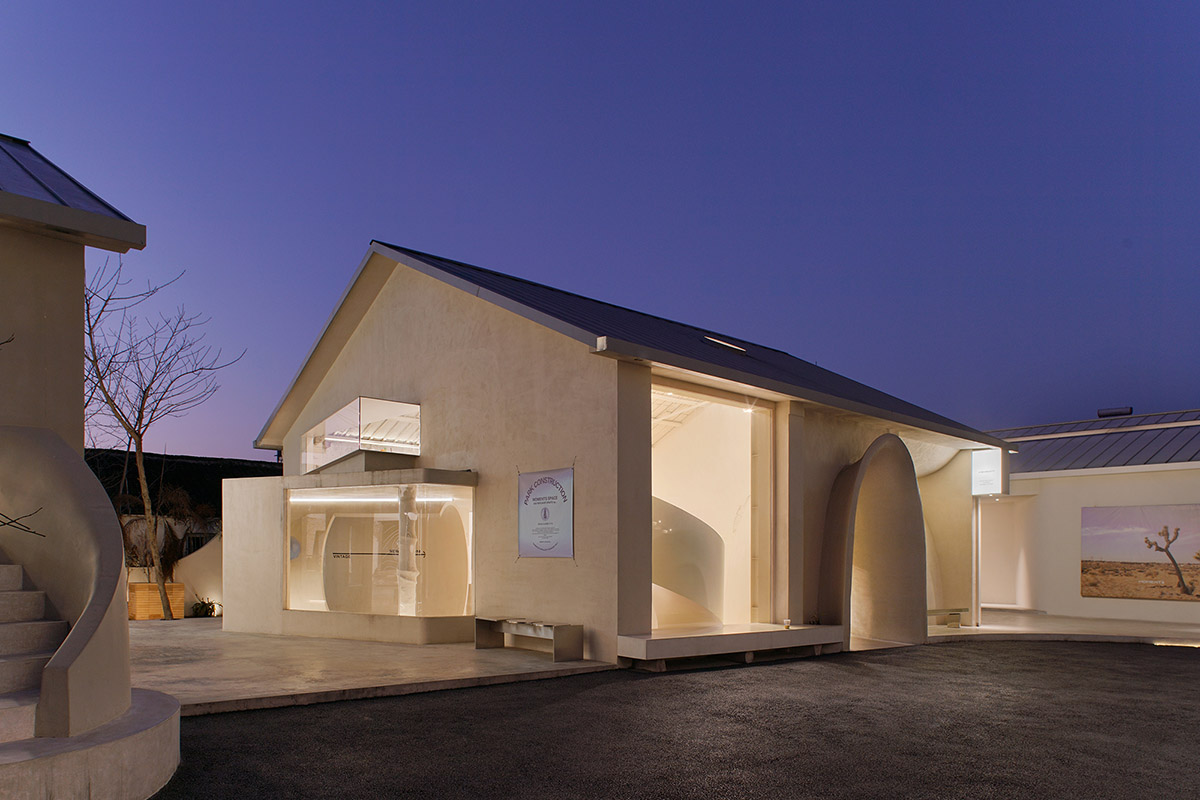 TRI-ORANGE DESIGN converts old industrial building into a photography studio in China 